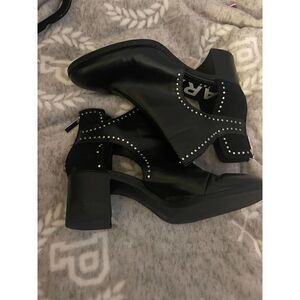 ZARA TRF Women's EUR 40 9Black Leather Studded Ankle Boots Zippered Back